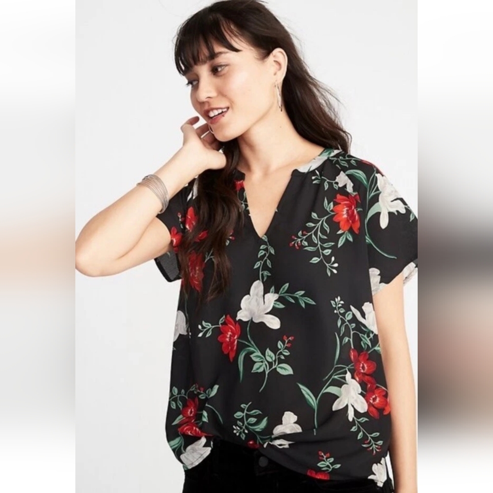 EUC Old Navy Women's Black Red Floral Split-neck Georgette Blouse,XS Petite